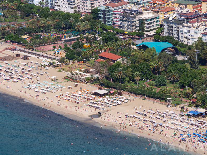Güzel Kleopatra Plajı ve Alanya Belediyesi 100 Yıl Atatürk P -Mashkova, Polina