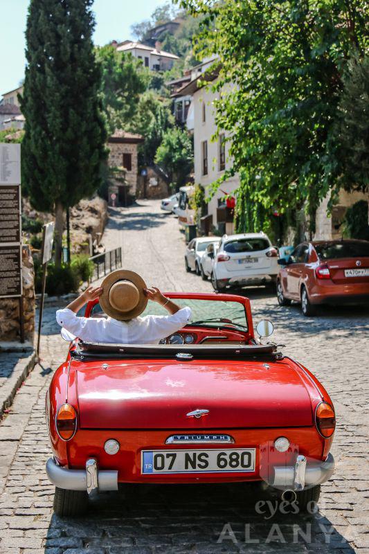 Happy day in Alanya -Eroglu, Olga