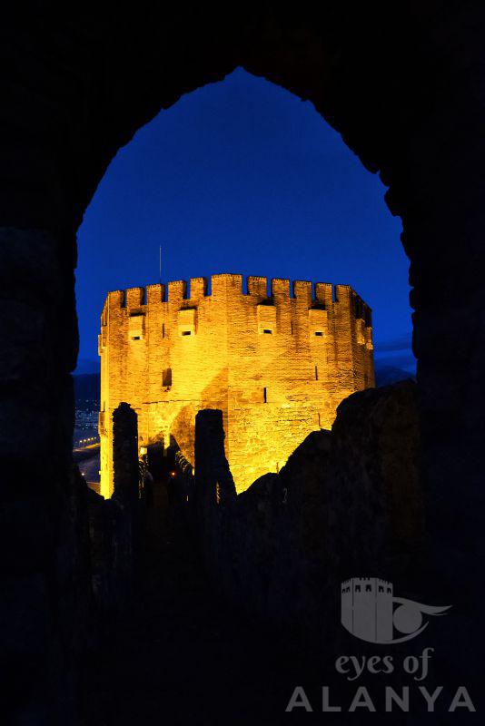 Mavi akşamda kule -MİLETLİ, ARİF