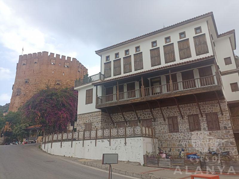 History of Alanya /Alanya'nın güzel evleri -Uslu, Burçin Alp