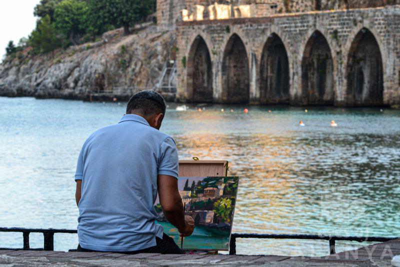 Sanatsal güzelliği daha da güzel bir sanat ile güzelleştiren -KARACA, HÜSEYİN