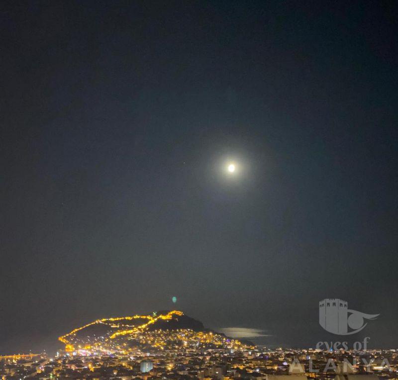 Moonlight in Alanya -Öztürk, Serap