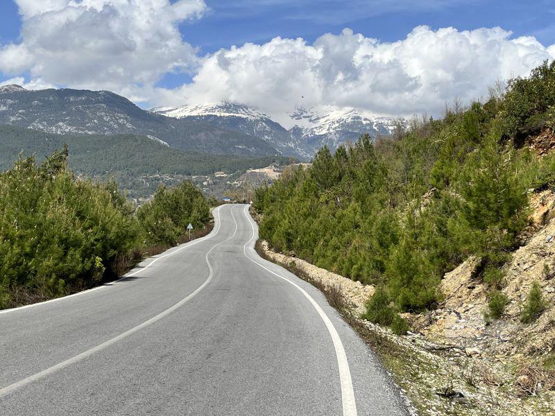 Dim Mağarası Yolu Karlı Dağlar -Karahasan, Emre