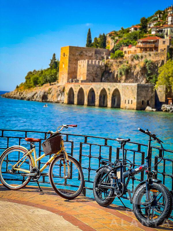 Bike tour -uçak, onur